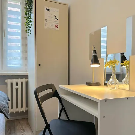 Δωμάτια σε οικογενειακή κατοικία Pineapple 10 Min To Old Town Gdansk,pkp & Shopping Mall Γκντανσκ