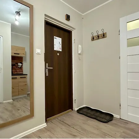 Δωμάτια σε οικογενειακή κατοικία Pineapple 10 Min To Old Town Gdansk,pkp & Shopping Mall